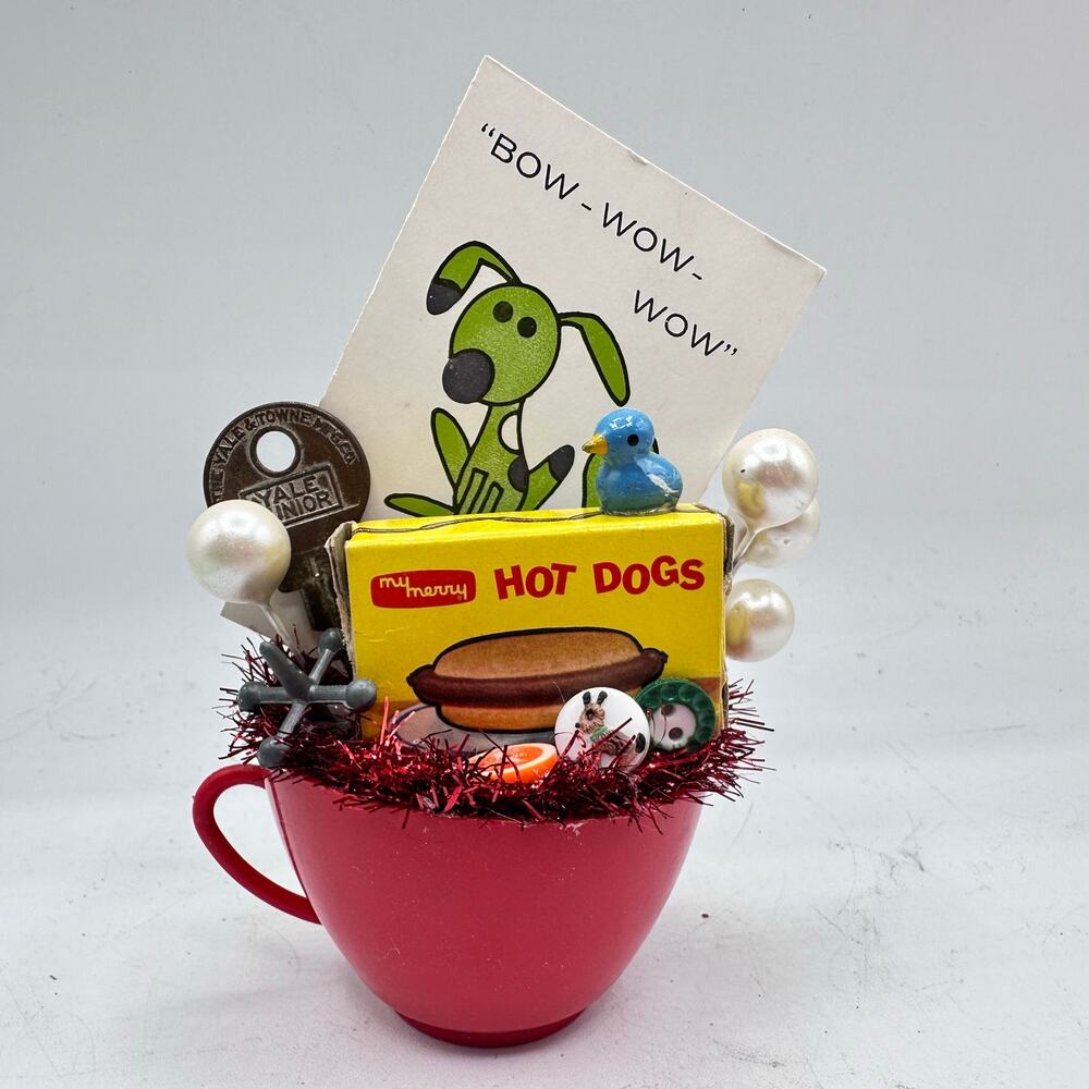 SUPER KITSCH Hot Dog Assemblage - Vintage Toys and Tchotchkes - Picture 2 of 7